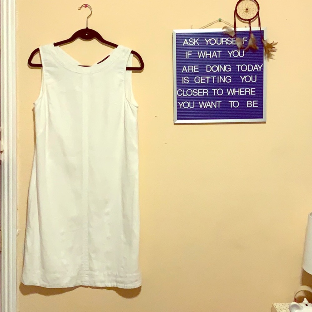 White sleeveless dress no flaws